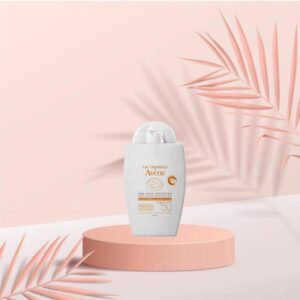 ضد آفتاب بی رنگ اون مدل فلویید Avene Fluid SPF50
